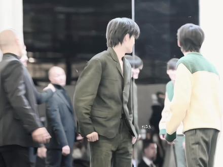 没错男模团的素养就是如此#prada米兰男装秀 #top登陆少年