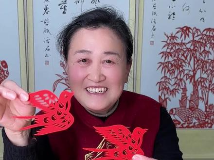 中国人的春日浪漫:剪只燕子吧 我用剪纸召唤了两只小燕子, 听说看到燕子的人,今年都会好运连连!#春天你好 #非遗传承 #剪纸 #杜爱蓉剪纸