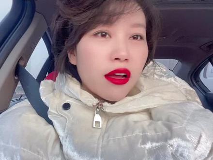 #军人配偶医疗免费政策 今天去了趟医院,才搞清楚。配偶医疗免费针对的是随军家属拥有保障卡的配偶。如果有社会医疗保障卡的门诊优惠百分之20,住院优惠百分之50。所以同为家属的你们去就诊带好你们的证件呀。