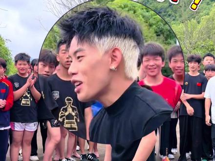江南武校学子vs艺中人大比拼2.0 @艺中人
#比拼 #武校 #快乐生活 #校园生活 #少年派