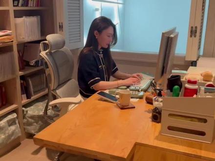 当有人问我干这行多久了…… 兢兢业业😌😌
#水千丞 #188男团 #码字