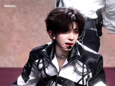 陈浚铭你的13岁怎么和哥哥们不一样
#陈浚铭#张桂源#张函瑞#橹奇文罕#四代13岁