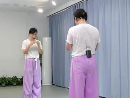 这歌能让你跳出眼泪来,无论是精神和肉体#淋雨的人广场舞0.8倍速#镜背面跟练视频