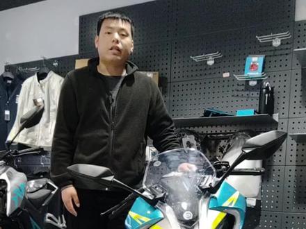 春风250SR如何通过屏幕上的按钮调整时间#250SR #2022做个新选择 #SR #春风