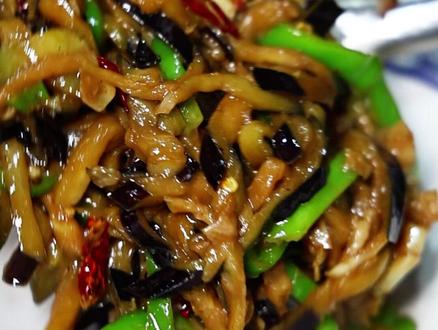 家常炒茄子丝 这样炒,你要配个米饭吃,那能炫两大碗!味道确实强的很。#炒茄子丝 #家常菜 #每日美食分享