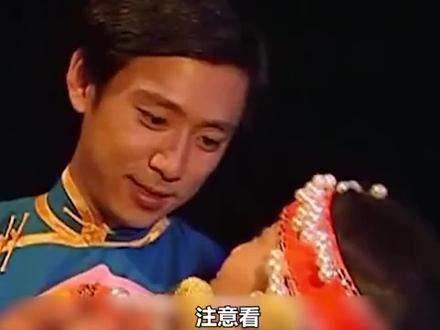 篝火晚会上:尔豪对可云不经意间一吻,其实是情不自禁!