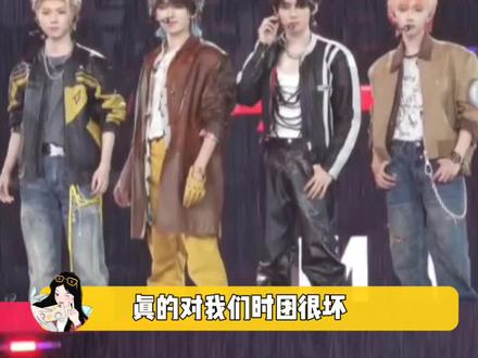 造型师在后台失禁地望着这场大雨…
#时代少年团演唱会 #时代少年团加冠礼演唱会 #大雨 #命苦