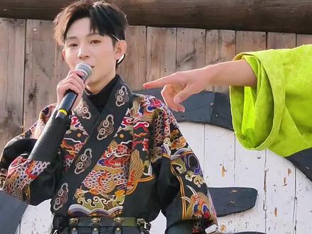 高迪喊麦高迪的兵UU伴舞太给力了#高迪#万岁山完全是E人的主场 #万岁山老嫂子 #万岁山武侠城 #万岁山斗舞局赶紧玩起来