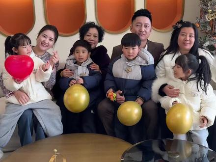 #正能量 #家庭 #母爱 #父爱 #寻亲
亲子鉴定结果出来了,弘毅要在明天晚上7点召开认亲仪式