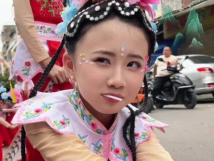 全网都爱看的张熠微对话后续来了🔥😂😂#游街表演 #国风小戏骨 #张熠微 #民俗文化 #上热门🔥 @巨量引擎抖音推广小杨
