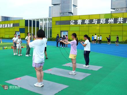 中考送分项1分钟跳绳,不能跳出指定区域 #中考体育 #中考跳绳 #1分钟跳绳 #跳绳技巧