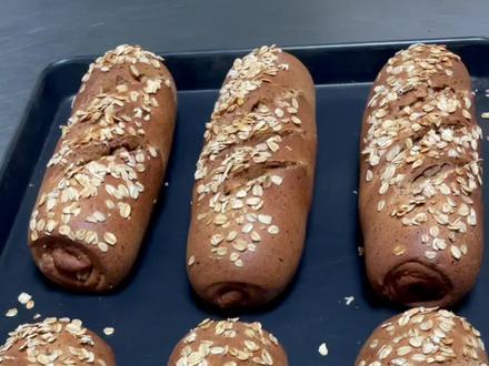 坚果含量35%,不加一滴水,用新鲜鸡蛋和纯牛奶和面的#黑麦大列巴 你吃过吗?@抖音小助手