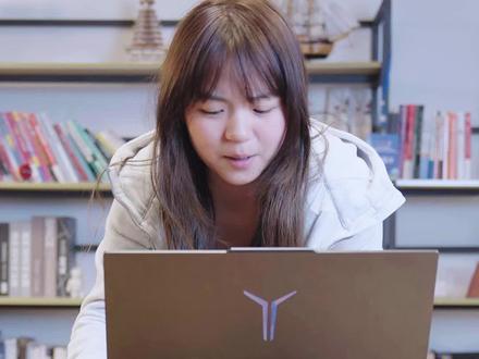 大学生们,课程汇报时PPT怎么弄到教室电脑? 宝子们,把PPT传到其他电脑有好几种方法,看完这个视频就知道了#大学生活技巧 #大学生入门指南 #大一新生必看 #创作者中心 #U盘