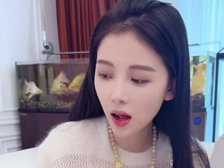 小卷毛要留新发型啦!#班长荷宝 #分享日常 #亲子 #可爱宝宝