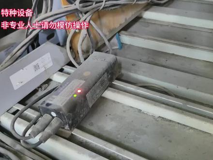 电梯在快关上门的那一瞬间,门又开了,轿顶观看光幕最直接。#电梯维修工的日常