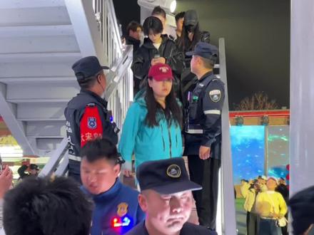 万岁山偶遇高迪 太帅了#近距离看明星 #偶遇网红