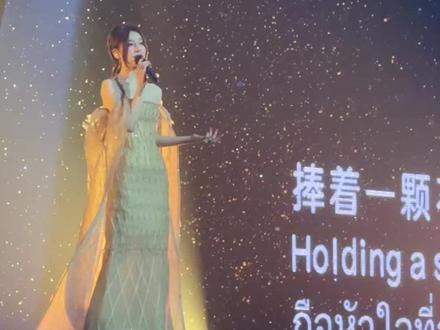 推开世界的门~
#赵露思#赵露思曼谷演唱会 #赵露思演唱会#万能的可露丽