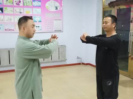 师徒教大家学习五步推手,值得观看收藏!