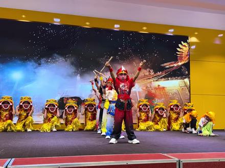 《幼儿英歌舞》六一儿童节演出惊艳全场
#儿童版舞狮 #醒狮表演节目 #英歌舞 #六一 #传承文化