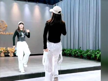 #撕夜#最潮广场舞 #完整版 #背面慢动作分解 #原创舞好香香分解 0.8倍音乐带口令@DOU+小助手