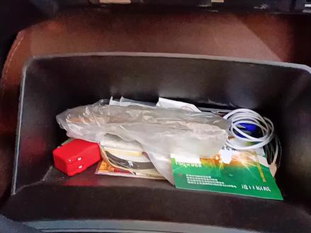 不同车 结构有差别 观察一下很好拆的 !记得不要暴力拆卸哟!