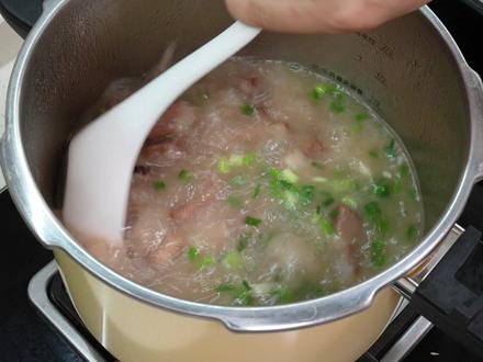 营养满满的墨鱼排骨汤~听说这是湖南省汤? #墨鱼排骨汤 #墨鱼汤 #煲汤 #养生汤 #墨鱼