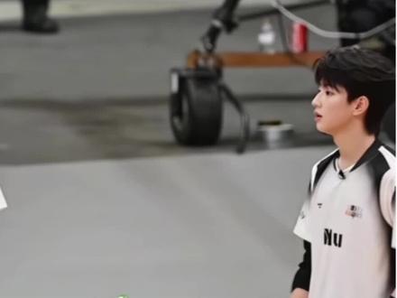 #穆祉丞#entp#王橹杰#橹穆
作者的上期视频不知道是被举报还是出于什么原因被封了,作者向抖音助手询问不出违规行为,所以自己做了一些修改,作者也是真心希望可以营造一个良好的氛围,传递积极性和正能量。(🈲在评论区互相拉踩)
恩恩是一个很善良的人,
他面对每一位爱他的粉丝
朋友们都会积极回应,
所以我希望爱他的人都可以坚定的选择他。
(主播不讨厌cp粉以及其他类别的粉丝,
但是讨厌无脑跟风、对正主不友善的粉丝。)
我很爱穆祉丞,也觉得穆祉丞和王橹杰
本身就是很好的两个人,
作者在这里不针对任何一个人,
都是真心表露自己的情感,
所以发言中
如果有一些话让大家觉得有错误请理性交流,
不要进行辱骂和网络暴力。
谢谢!