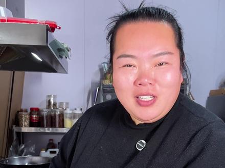 给大家出一期既有鲳鱼、鲅鱼又有刀鱼的“乱炖”鱼的方法,俺家里人也是非常喜欢吃这样做的鱼。视频里处理方法还有做法都说了,大家可以对比着去处理,味道保证不会让你失望。#青州#鱼#青州海鲜 #鱼的做法 #羊口海鲜