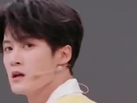 檀健次舞台杀疯了!下台秒变害羞猫猫,这反差谁顶得住