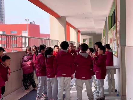 你敢信吗?这款游戏研发者居然只有十岁,军事迷们已到达战场。
#课间游戏 #校园生活 #校园回忆 #欢乐在一起 #小学生日常