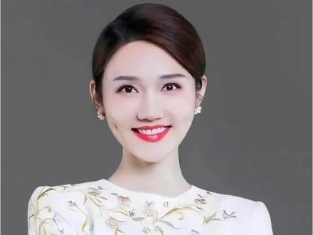 龙洋主持翻车?眼睛一直往上看引热议,本尊一句话反转#龙洋#娱乐#春晚