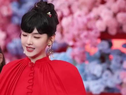 章若楠2026春晚舞台直拍!别眨眼!看一秒换装!#春晚 #演出现场拍摄 #章若楠 #央视 @章若楠