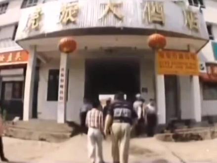 周虎振,男,1969年出生,保定市人。1991年2月创办保定市虎振厨师技校,任校长;第十一届河北省人大代表,河北经贸大学客座教授,保定贺阳教育投资有限公司董事长、中国地质大学长城学院董事长,河北科技学院董事长,保定虎振中等专业学校校长、保定虎振技工学校校长。#足迹时光
