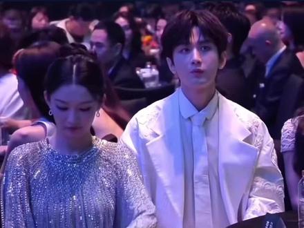 上一秒为成毅感动中,下一秒就被淇淇笑哭了#2024爱奇艺尖叫之夜 #成毅 #尖叫之夜 #向全世界安利成毅 #这谁顶得住啊