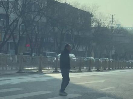 啧啧啧,不好意思最近碎步哥火了,第一次见你还以为装出来的,😂😂😂#原创视频 #街头随拍