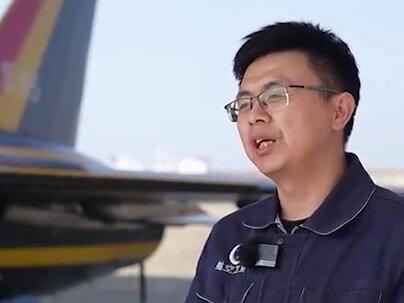 L-15是我国自行研制的双发超音速高级教练机