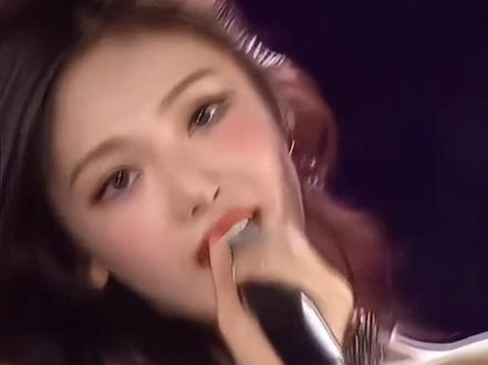 这场的表情管理太勾人了啊啊啊 #宁艺卓