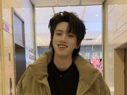 公司是不是有卧底#东北 #帅哥 #王朕 #暗恋