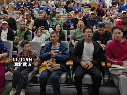 巅峰对决:湖北女足VS江苏女足!上百球迷在湖北日报观赛,为湖北女足加油呐喊。#全运会女足决赛 (记者:张灿、时龚 剪辑:李坤)