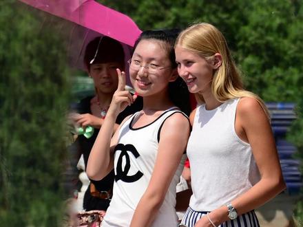 压暗背景突出主体人物技巧 #摄影后期教程