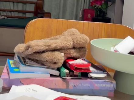 谁懂啊!妈妈在独唱
本以为是教学现场
结果成一家三口即兴演唱会 #音乐分享 #对唱 #歌曲相思成茧 #一家三口接唱 #室内唱歌