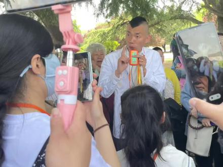 这是把梦想照进现实了,来西安进了冰蛋的团,是不是这个团的都跟来了😂