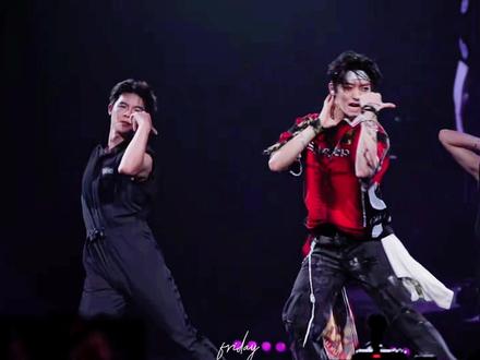 我叫李飞~(不允许@侯明昊Neo 错过任何一个梗)
#侯明昊 #我叫李飞没有脊椎 #舞台