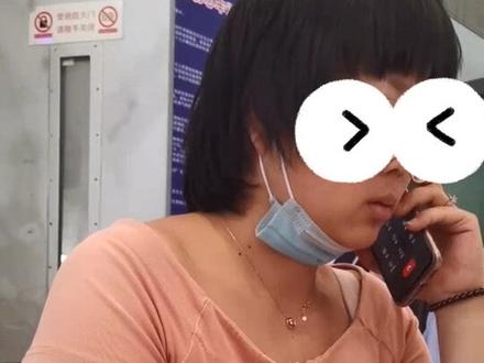 豪横女子携130张信用卡过安检:“帮朋友,免费管理。”这样的“好友”可以多来两个😀 #信用卡
