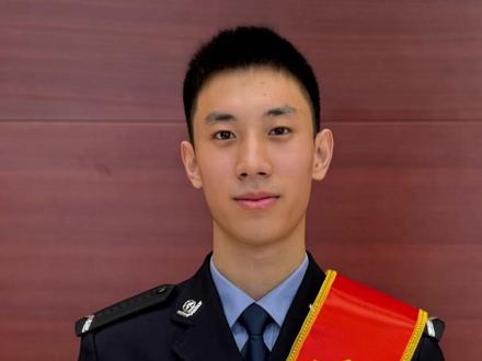 【#公安大学学生耿飞桐个人三等功 !】(记者 吴娜 刘乐楠) #媒体精选计划