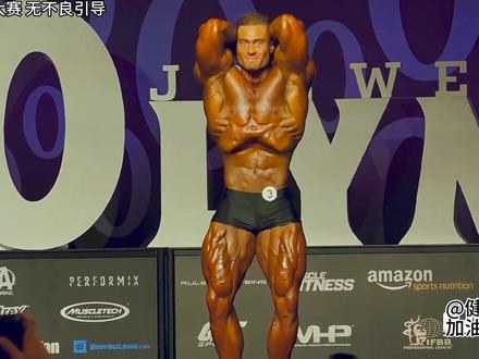 2017年还没有胡子的克里斯,当年还是一个无背少年!转眼已是古典王#健身氮泵 #撸铁自律 #健身比赛 #健身头像 #古典健体