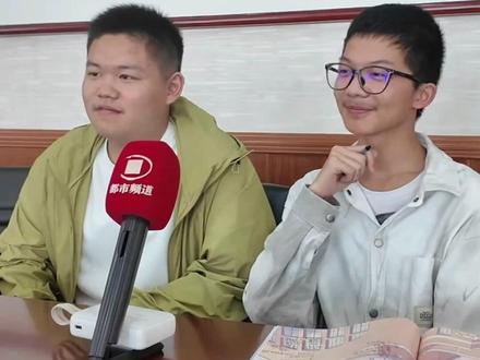 一人716分 一人718分!英语数学均超140分“清北”已来电,学霸坦言闲时会玩游戏“放松一下”:也会户外运动 不能只玩游戏刷手机。#河南dou知道#高考成绩 #郸城 #媒体精选计划 #直击第一线