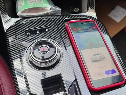 起亚凯酷k5,OPPO-Car+无线全屏车机互联,桌面版高德车机版悬浮版本,中控装软件+第三方app有网络,车机版高德地图有网络在线。需要准备自购破解去云控wifi网卡一张(我可以推链接你买,66元左右不贵),U盘一个格式FAT32,需温馨提示:安装酷我酷狗网易云第三方音乐APP声道有BUG没声音,已经解决,爱奇艺,腾讯视频,看视频声道也正常,一对一指导+软件150元,加我15915806490,备注哪个平台!!!