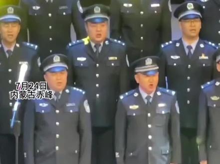 论心理素质还得是警察叔叔,他们竟然都不笑