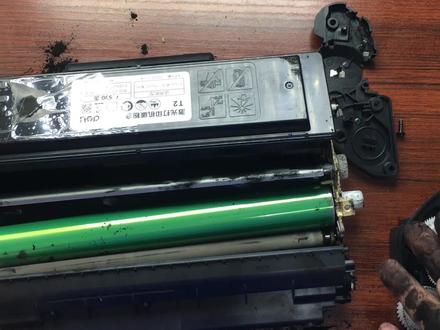 得力打印机M2000硒鼓型号T2,非专业人士,千万不要拆开加碳粉 #硒鼓 #家用打印机 #家用打印机推荐 #家用打印机怎么选 #硒鼓加墨粉 #奔图打印机小李哥 #打印机小李哥 #得力打印机 #粉盒 #得力